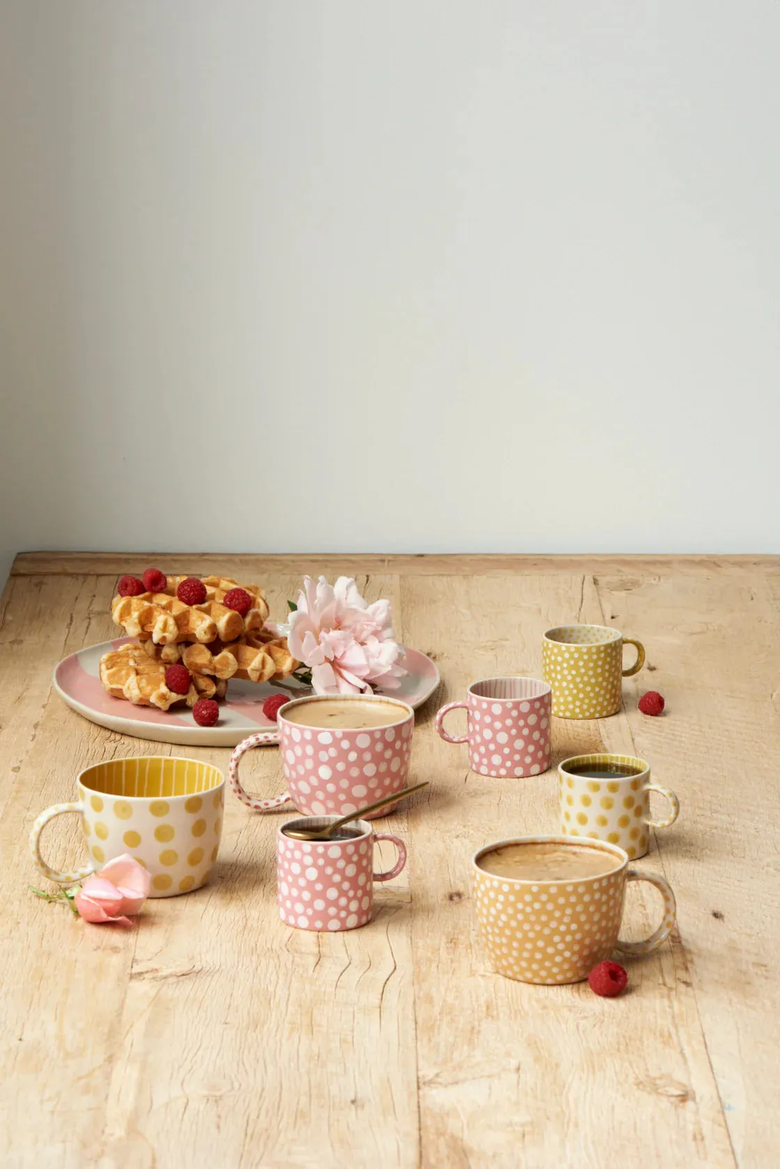 JONES & CO - CHINO MUG PINK DOT