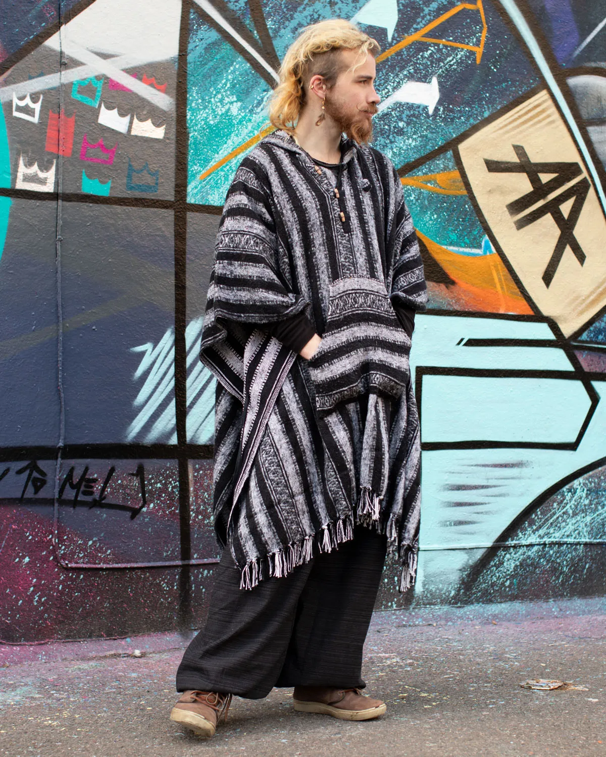 Mexican Gheri Poncho Black/White